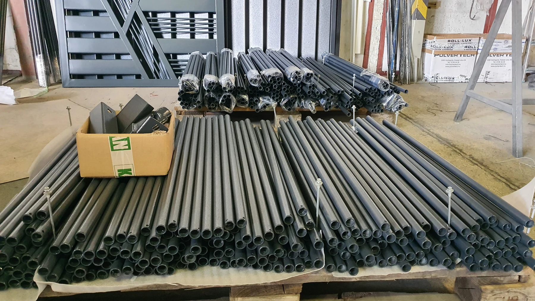 Elektrosztatikus porszórással kezelt fémalkatrészek – Pécs